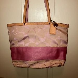 COACH signature pattern pink shoulder tote